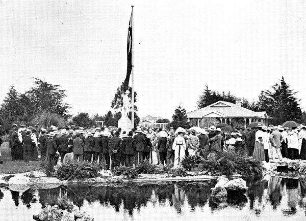 Crowds gather at Fred Wylie Memorial Carnival Day in February 1904