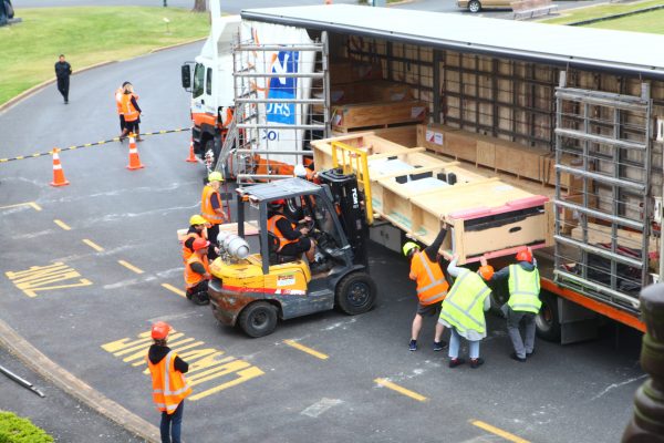 Crated Te Rangitakaroro being loaded at Rotorua Museum Te Whare Taonga o Te Arawa, 2018.